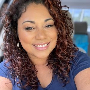 Meet your Posher, Elizabeth